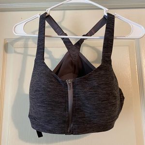 VS knockout front-close sport bra 36